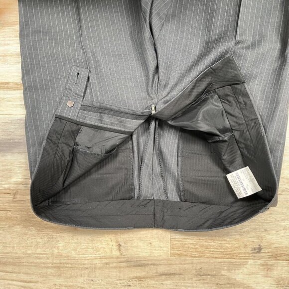 Hugo Boss 3 Button 100% Virgin Wool Grey Pinstripe Suit Flynn Vegas Suit Size 40 - Picture 8 of 13